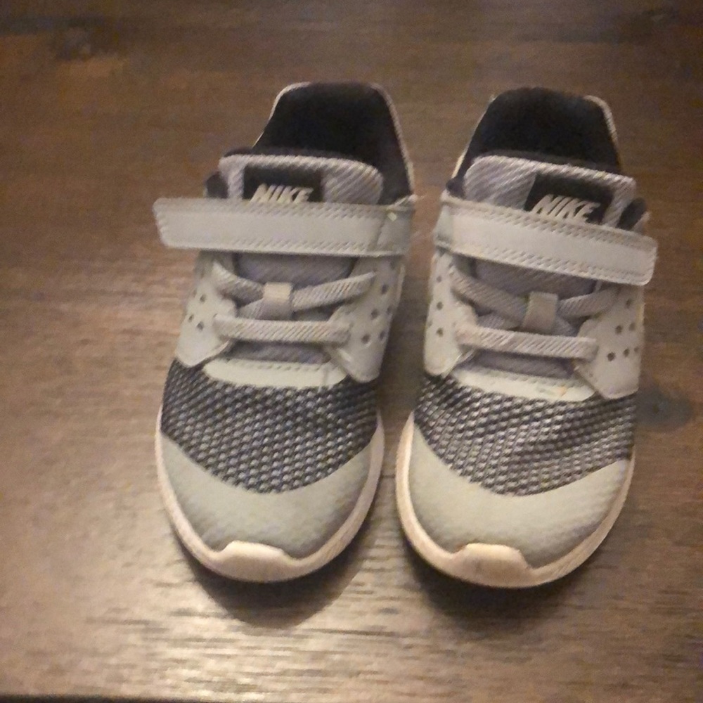 NEW I NIKE KID'S GREY DOWNSHIFTER ATHLETIC SHOES